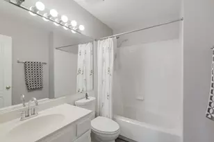 647 N Charter Hall Dr, Palatine, IL 60067 - Photo 15