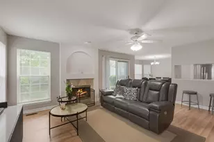 647 N Charter Hall Dr, Palatine, IL 60067 - Photo 3