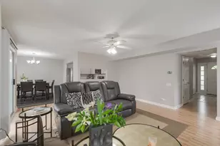 647 N Charter Hall Dr, Palatine, IL 60067 - Photo 5