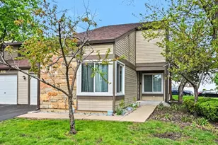 554 Alton Ct, Carol Stream, IL 60188 - Photo 1