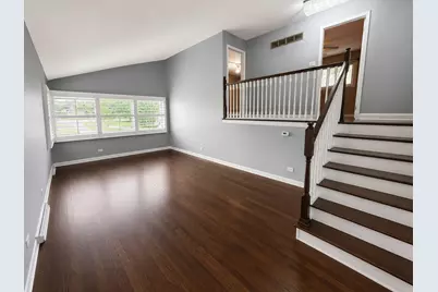 360 E Huntington Lane, Elmhurst, IL 60126 - Photo 3