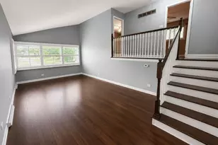 360 E Huntington Ln, Elmhurst, IL 60126 - Photo 3