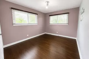 360 E Huntington Ln, Elmhurst, IL 60126 - Photo 11