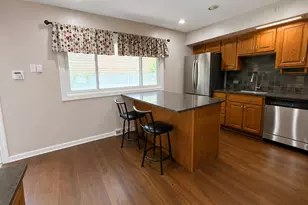 360 E Huntington Ln, Elmhurst, IL 60126 - Photo 5
