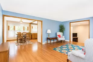 1359 E Dorothy Dr, Palatine, IL 60074 - Photo 7