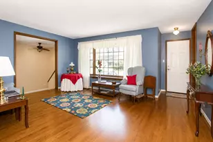 1359 E Dorothy Dr, Palatine, IL 60074 - Photo 9