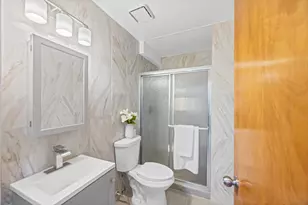 725 N 8th Ave, Addison, IL 60101 - Photo 9