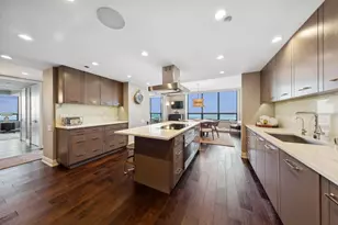 180 E Pearson St, Chicago, IL 60611 - Photo 9