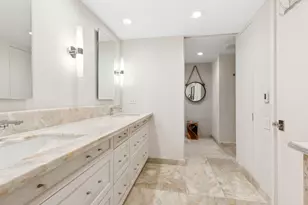 180 E Pearson St, Chicago, IL 60611 - Photo 19