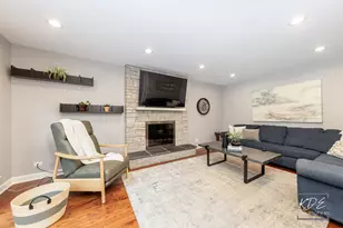 605 Hyde Park Ln, Naperville, IL 60565 - Photo 17