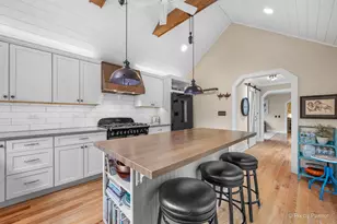 32W235 Army Trail Rd, Wayne, IL 60184 - Photo 5