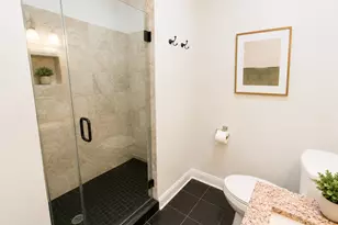 933 W Newport Ave, Chicago, IL 60657 - Photo 9