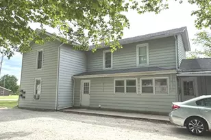 722/724 W Grant Hwy, Marengo, IL 60152 - Photo 3