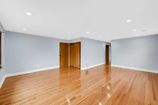 5740 N Lowell Ave, Chicago, IL 60646 - Photo 7