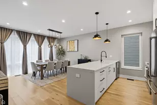 2137 W Ohio St, Chicago, IL 60612 - Photo 5