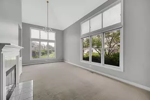 815 King Henry Ln, Saint Charles, IL 60174 - Photo 5