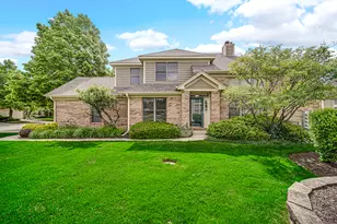 815 King Henry Ln, Saint Charles, IL 60174 - Photo 3