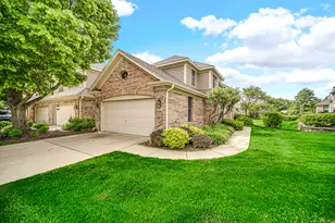 815 King Henry Ln, Saint Charles, IL 60174 - Photo 1