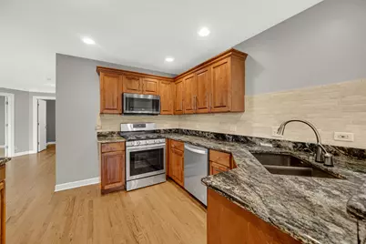 815 King Henry Lane, Saint Charles, IL 60174 - Photo 9