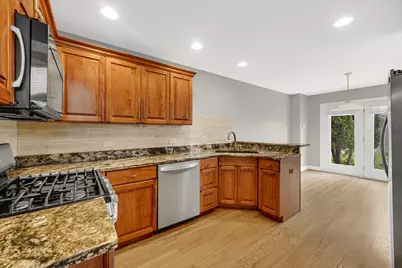 815 King Henry Lane, Saint Charles, IL 60174 - Photo 11