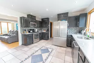 2440 Caton Crest Ct, Crest Hill, IL 60403 - Photo 5