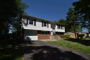 7852 Sprucewood Ave, Woodridge, IL 60517 - Photo 3