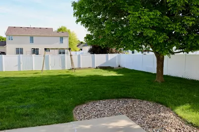 305 Prairieview Drive, Hudson, IL 61748 - Photo 33