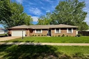 704 Wesley Ave, Savoy, IL 61874 - Photo 3