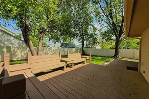 704 Wesley Ave, Savoy, IL 61874 - Photo 9