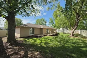 704 Wesley Ave, Savoy, IL 61874 - Photo 7