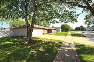 704 Wesley Ave, Savoy, IL 61874 - Photo 5