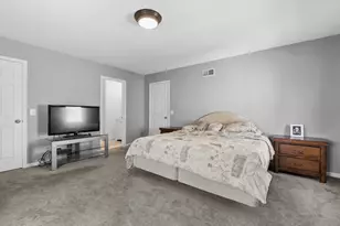917 Shambliss Ln, Buffalo Grove, IL 60089 - Photo 11