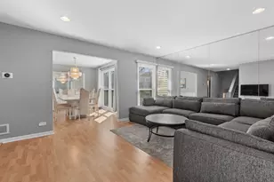 917 Shambliss Ln, Buffalo Grove, IL 60089 - Photo 5