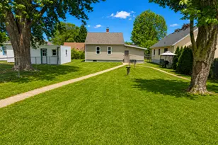 1309 13th Ave, Sterling, IL 61081 - Photo 3