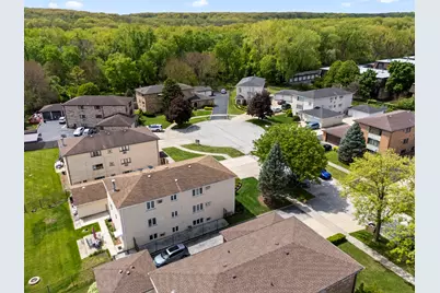 11201 S Helena Drive, Palos Hills, IL 60465 - Photo 3