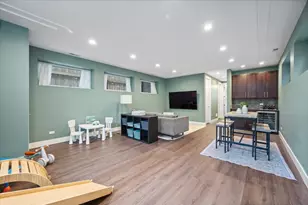 4137 N Lawndale Ave, Chicago, IL 60618 - Photo 25