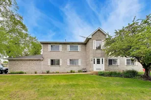 365 Stonington Pl, South Elgin, IL 60177 - Photo 1