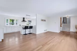 7724 Knottingham Ln, Downers Grove, IL 60516 - Photo 5