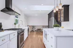7724 Knottingham Ln, Downers Grove, IL 60516 - Photo 9