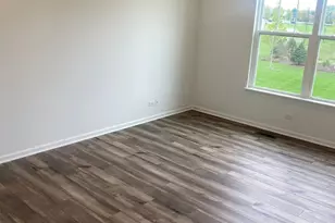 638 Wolverine Dr, Aurora, IL 60502 - Photo 3