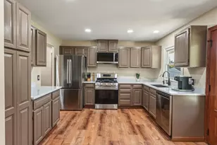 412 Sherwood Dr, Streamwood, IL 60107 - Photo 11