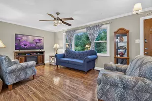 183 Sunset Dr, Carpentersville, IL 60110 - Photo 5