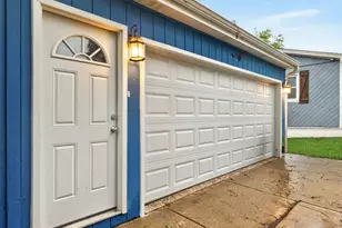 183 Sunset Dr, Carpentersville, IL 60110 - Photo 27