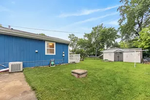 183 Sunset Dr, Carpentersville, IL 60110 - Photo 25