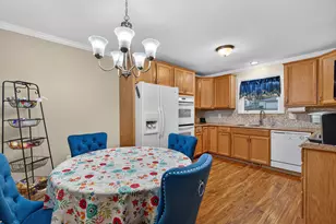 183 Sunset Dr, Carpentersville, IL 60110 - Photo 7
