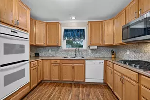 183 Sunset Dr, Carpentersville, IL 60110 - Photo 9