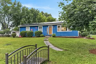 183 Sunset Dr, Carpentersville, IL 60110 - Photo 3