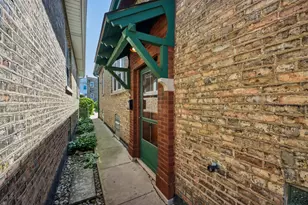 4033 W Wellington Ave, Chicago, IL 60641 - Photo 23