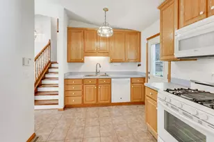 394 Pine Grove Ave, Gurnee, IL 60031 - Photo 7