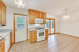 394 Pine Grove Ave, Gurnee, IL 60031 - Photo 5